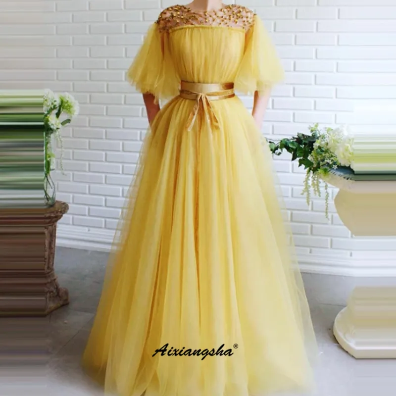 Женское вечернее платье с рукавами фонариками желтое бусинами поясом Дубай