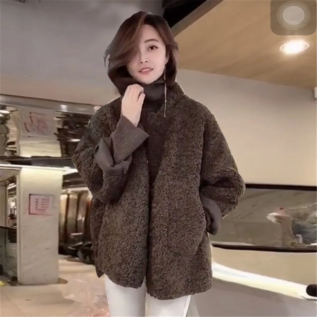 

Lambskin coat women's short style autumn and winter new loose woolen tweed thickened fur and versatile cashmere