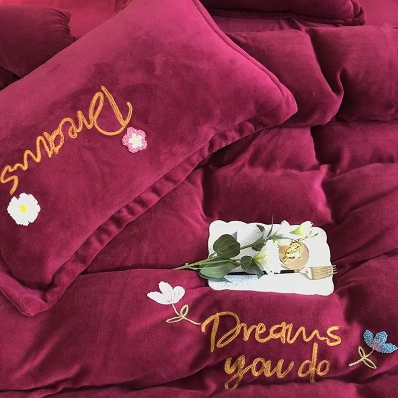 

2020 new products Thickened warm milk fleece Towel embroidery Pleated lace Bed Set luxury bedding king size 4-piece set.