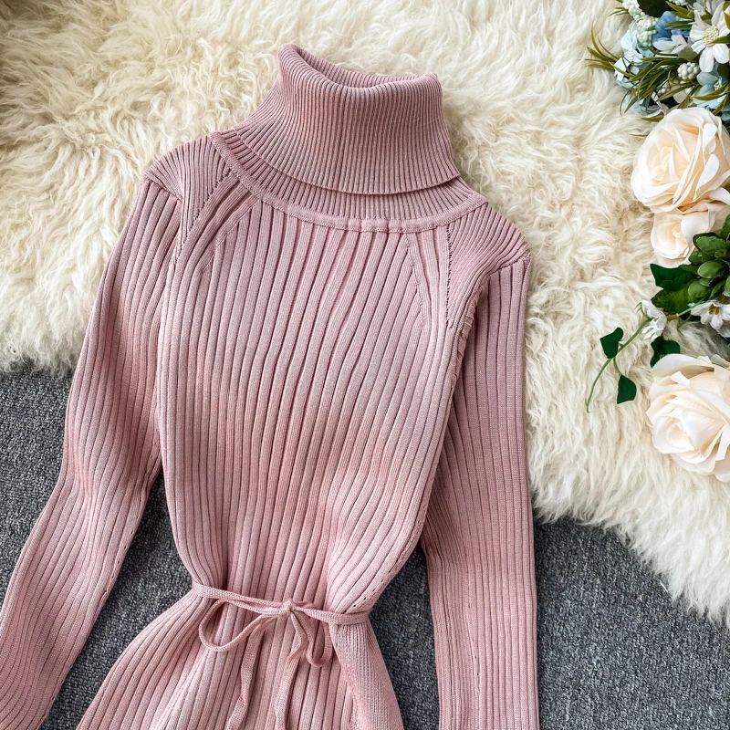 Облегающий вязаный свитер с высоким воротником на осень и зиму длинное