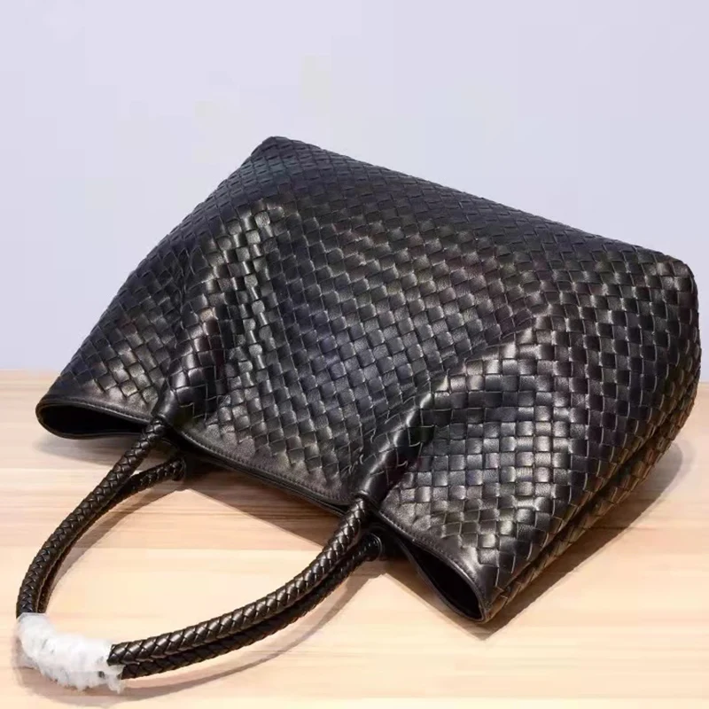 

Luxury ladies sheepskin leather handbags 2021 woven fashion high quality large capacity designer ladies handbag shoulder bag