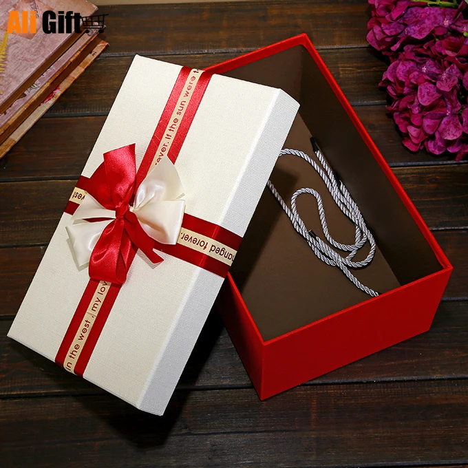 Подарочная упаковочная коробка с крышкой большой картонный подарок трех