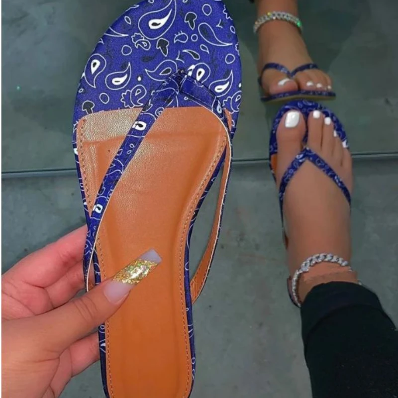 

2021 Summer New Women's Fashion Summer Color Flat Sandals Soft Soled Beach Shoes Hot Sale Girls Slim Herringbone Slippers KP077