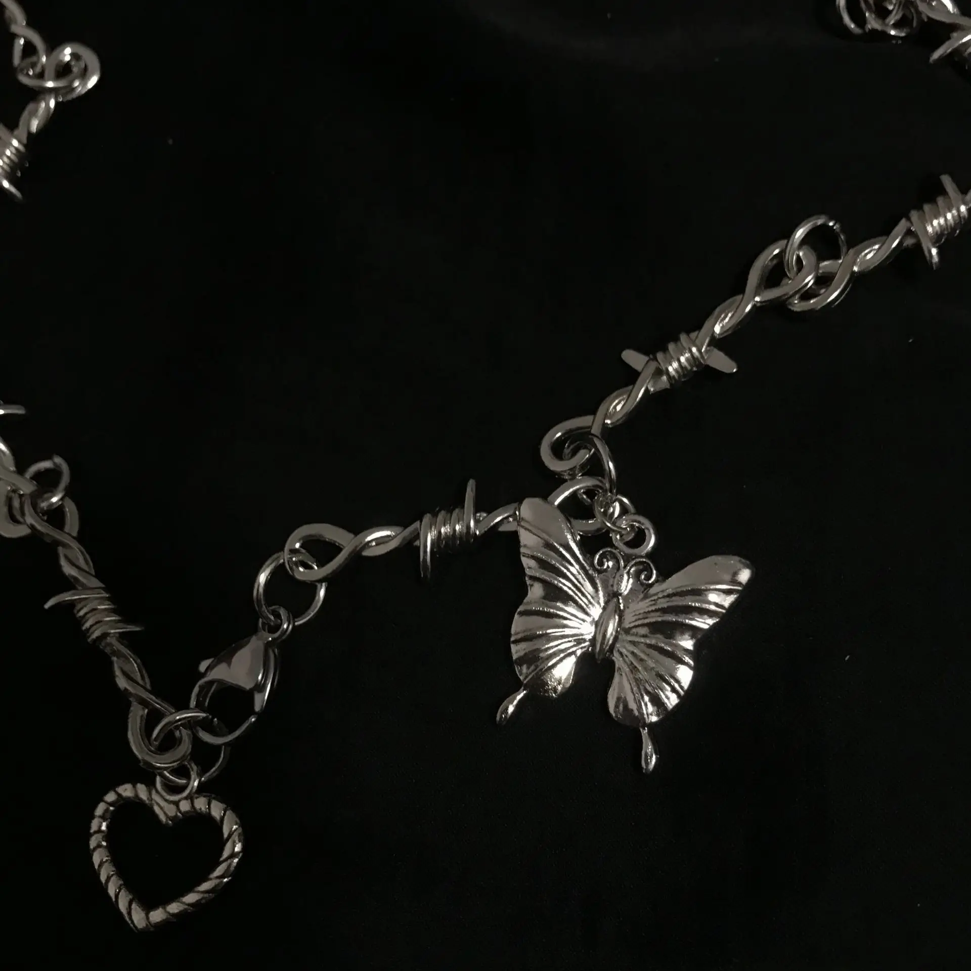 

Small wire Brambles Iron Unisex Choker Necklace Women Men Hiphop Thorns Chain Goth Punk Butterfly Heart Pendant Gothic Jewelry
