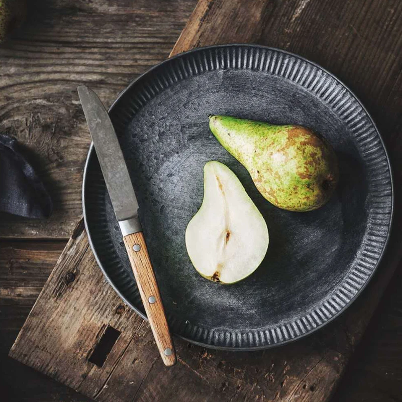 Металлический круглый поднос для хранения десертов тортов сушеных