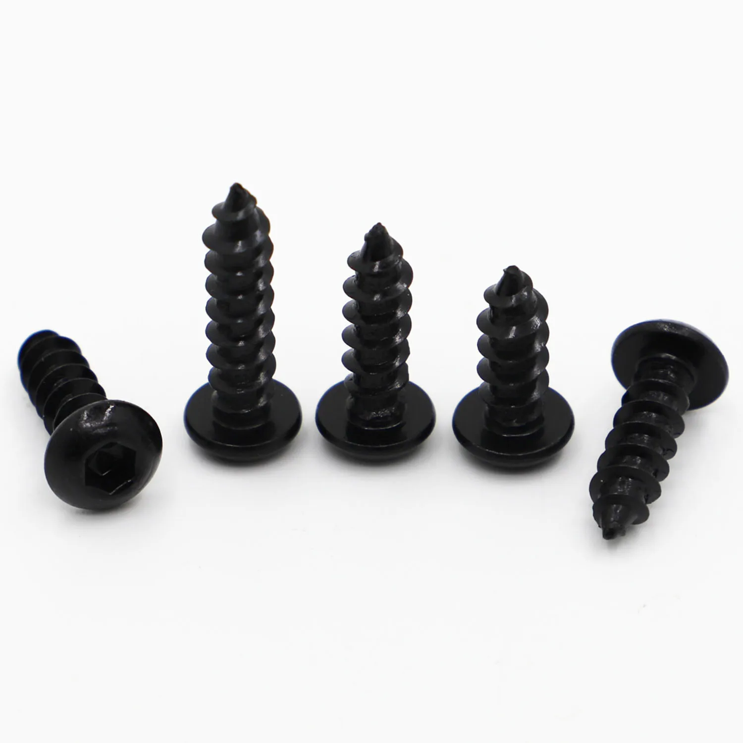 Саморез с шестигранной головкой и цилиндрической из углеродистой стали класса 8.8