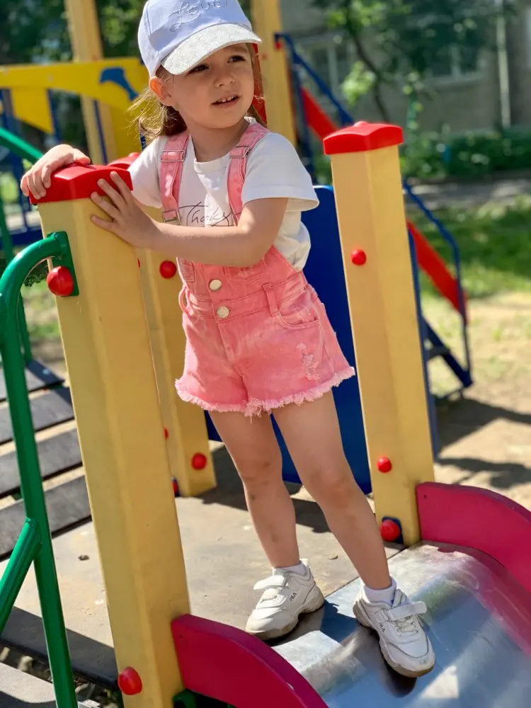 Детский комбинезон для девочек Chumhey летние джинсовые шорты на подтяжках розовые