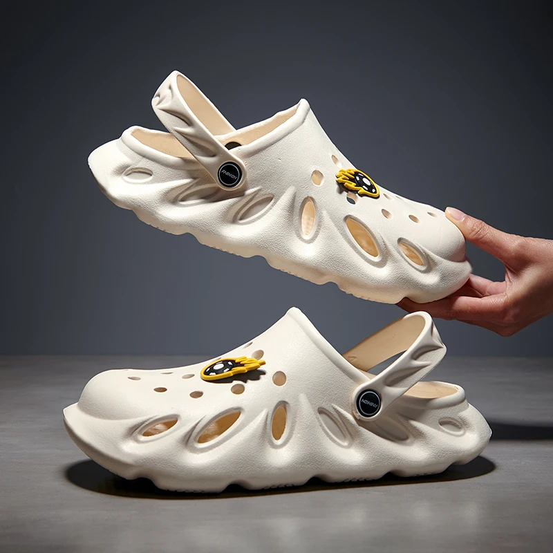 

New Classic Men and Women Sandals Summer Hole Flatform Shoes Beach Flat Sandals Slippers Garden Shoes Thick Bottom Slippers