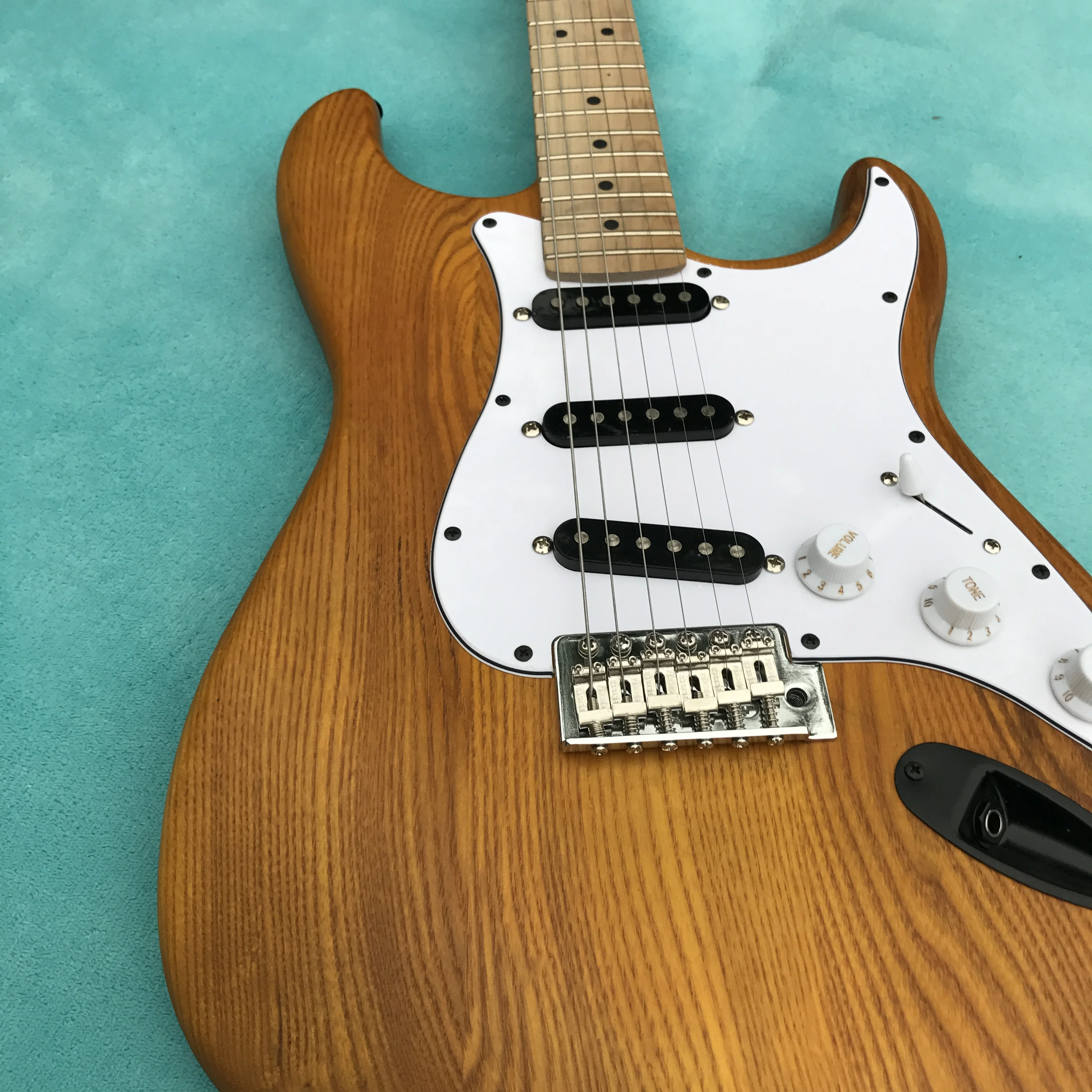 ASH body Canadian maple xylophone head GOTOH pickups nitro paint.Factory stores accept customization, free shipping