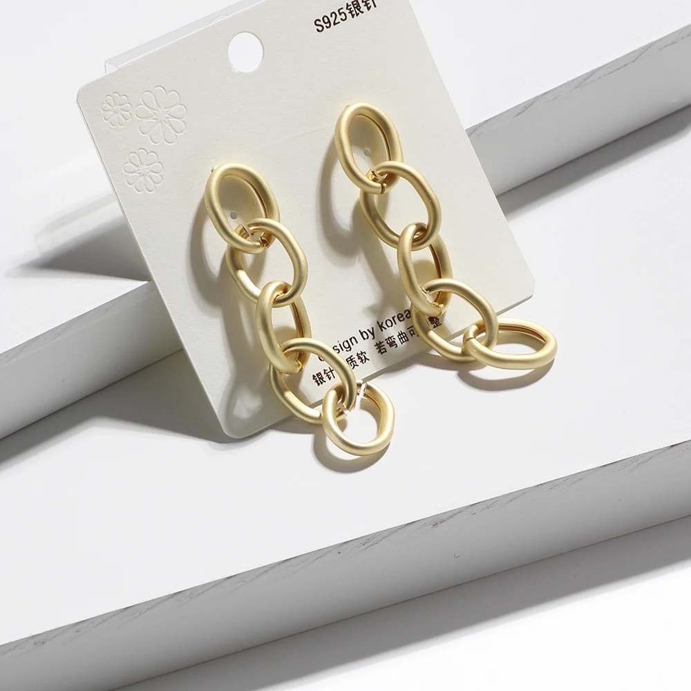 

Elegant Exaggerated Heart Interlocking Prevent Allergy Women Earrings 2021 New Trend Fashion Winding Gold Stud Earrings Jewelry