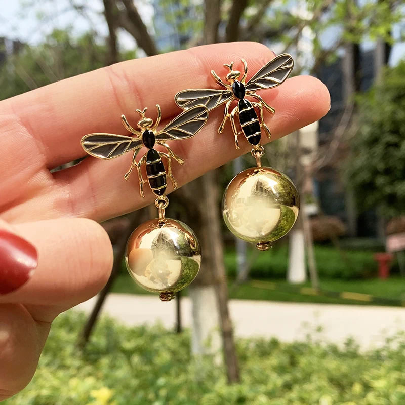

KOMi Fashion Insect Round Big Ball Dangle Earring For Women Gold Color Elegant Statement Bee Jewelry Brinco Gift I-427