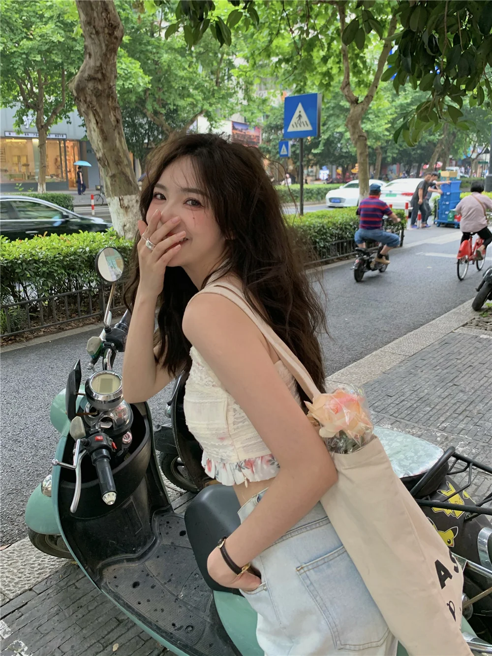 Женский жилет на бретелях белый с подвесками в Корейском стиле маленьким