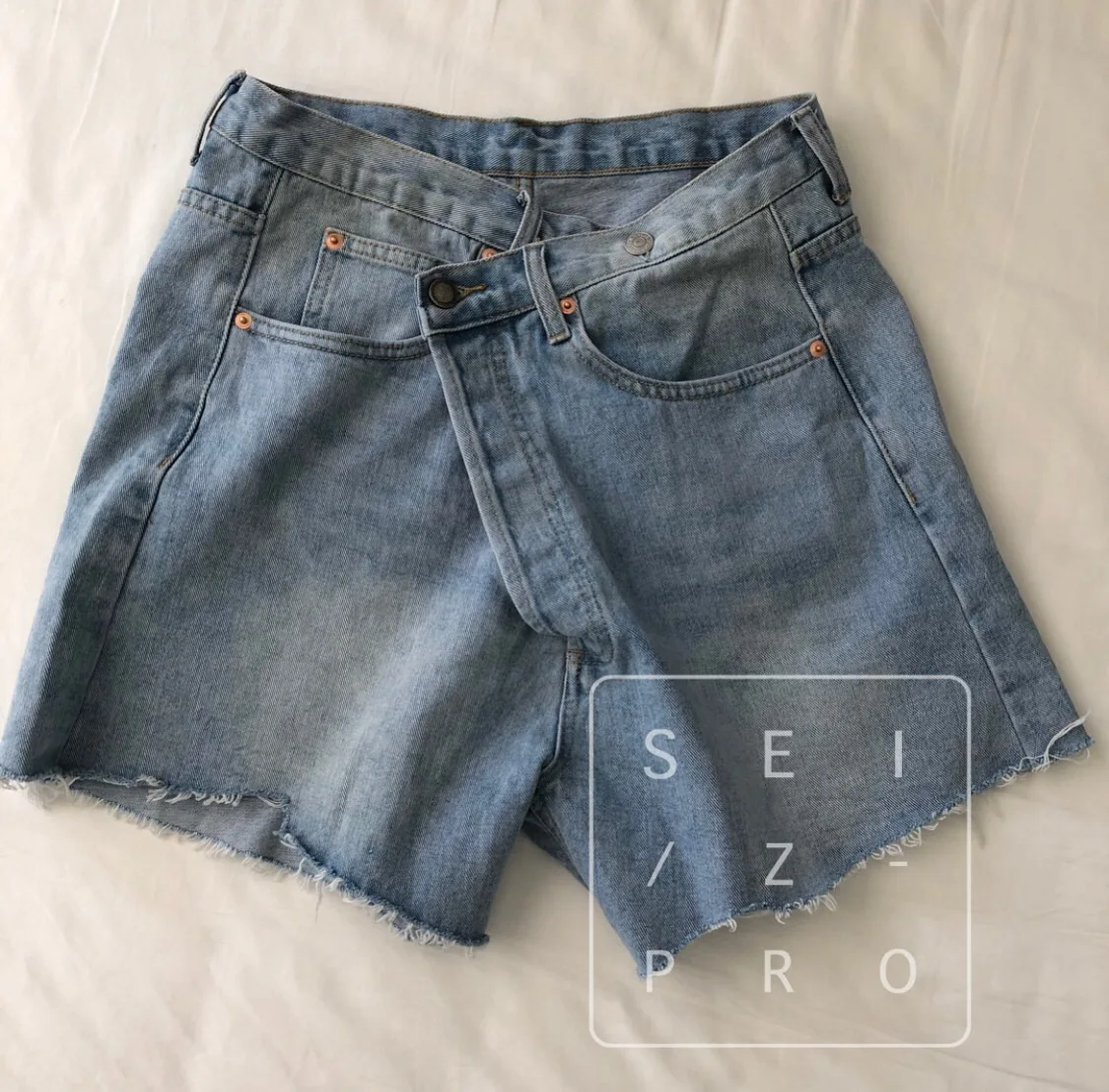 

TINT ERA 2021 Spring Summer New Korean Dongdaemun Chic Design Asymmetrical Loose Wash Thin Denim Shorts Women Short