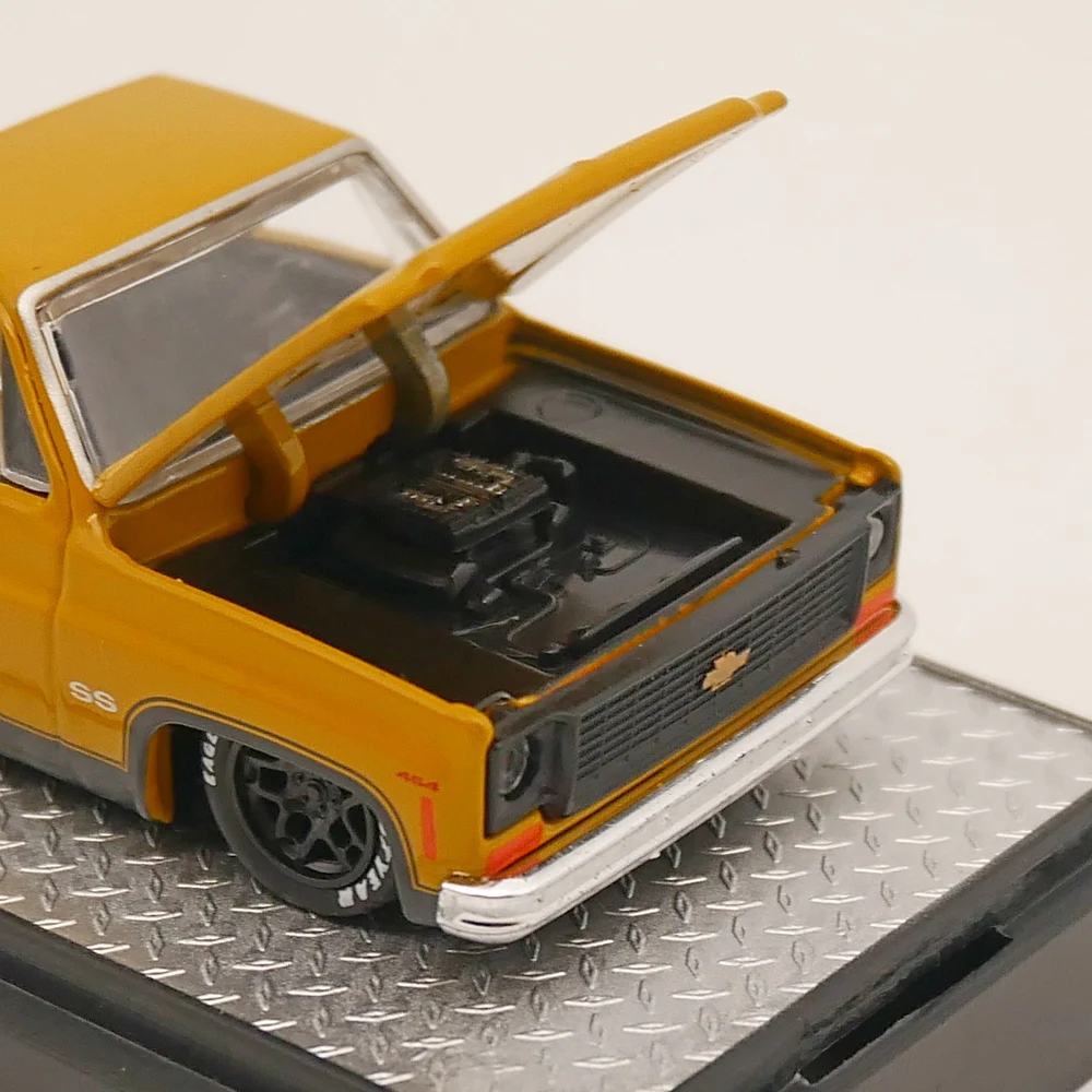 M2 1:64 1979 Chevrolet Scottsdale Chevy Sport / 1973 Cheyenne Super 10 Custom SS литая модель автомобиля игрушка из