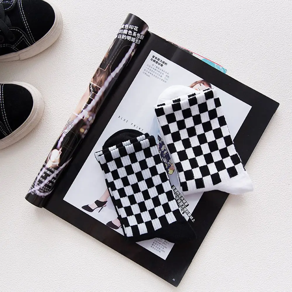 Women's Novelty White and Black Squares Skateboard Socks Chic Harajuku Checkerboard Hiphop Sox Long Sock Funny Hot | Женская одежда