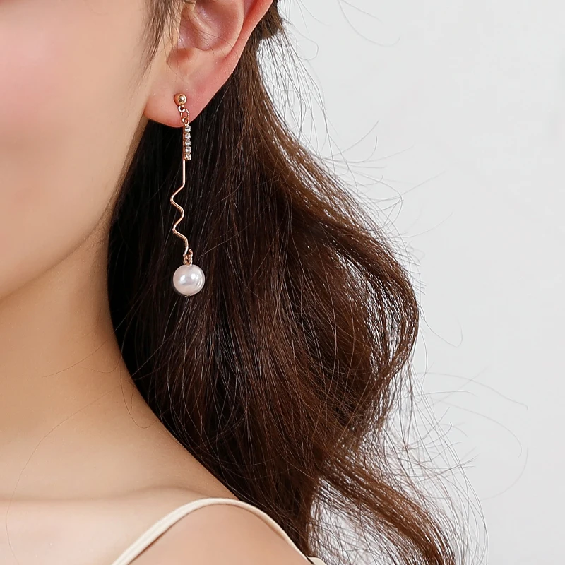 

ZWC Fashion Simple Pearl Crystal Drop Earrings For Women Girls Party Geometric Vintage Metal Long Tassel Earrings Sweety Jewelry