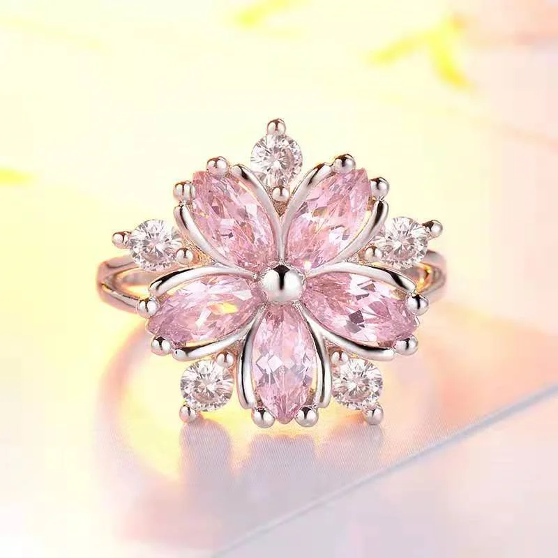 Exquisite Shiny Flower Flower Shaped Crystal Ring with Dazzling AAA Cubic Zircon Rhinestone for Women Party Wedding Jewelry