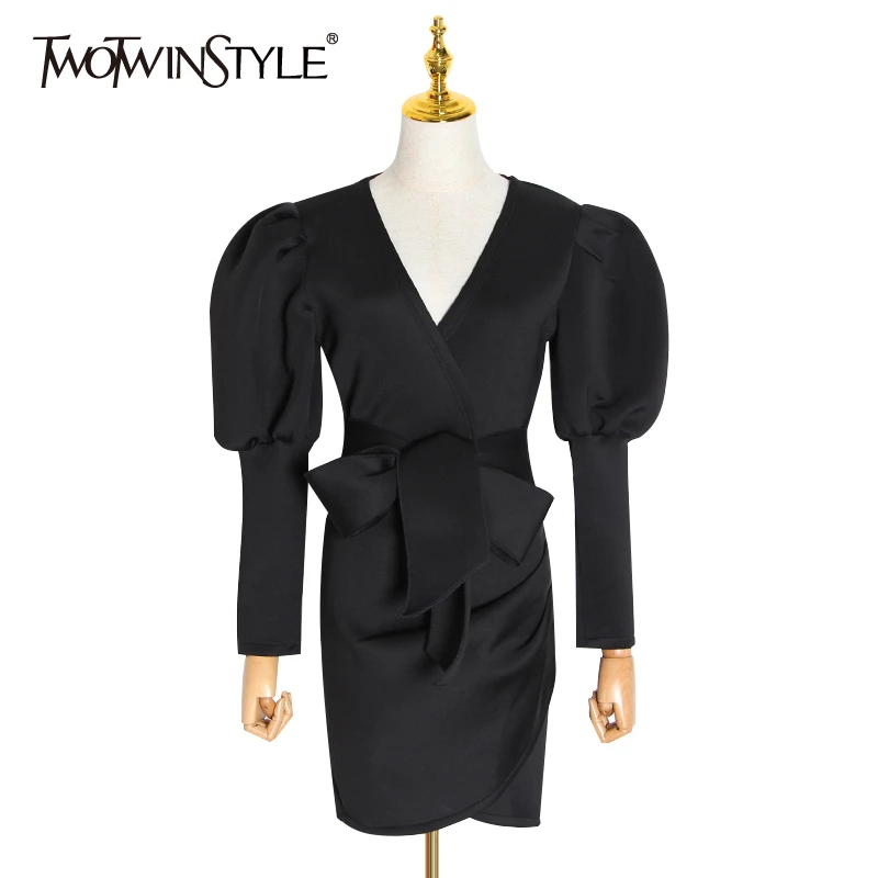 TWOTWINSTYLE Повседневное на шнуровке с бантом вечерние платье Для женщин v образным