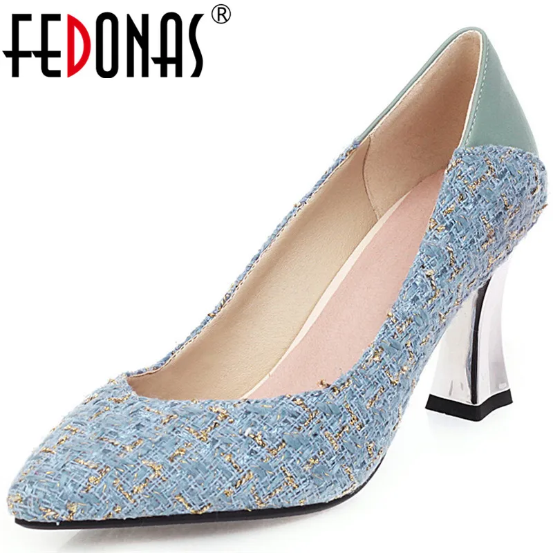 Женские туфли с металлическим украшением FEDONAS желтые лодочки на необычных