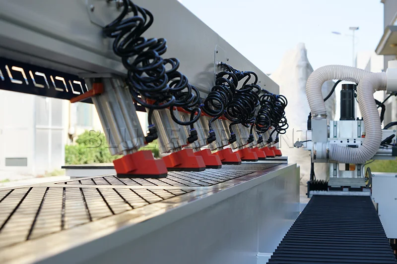 CNC боковое отверстие сверлильный станок с инфракрасным сканированием работает