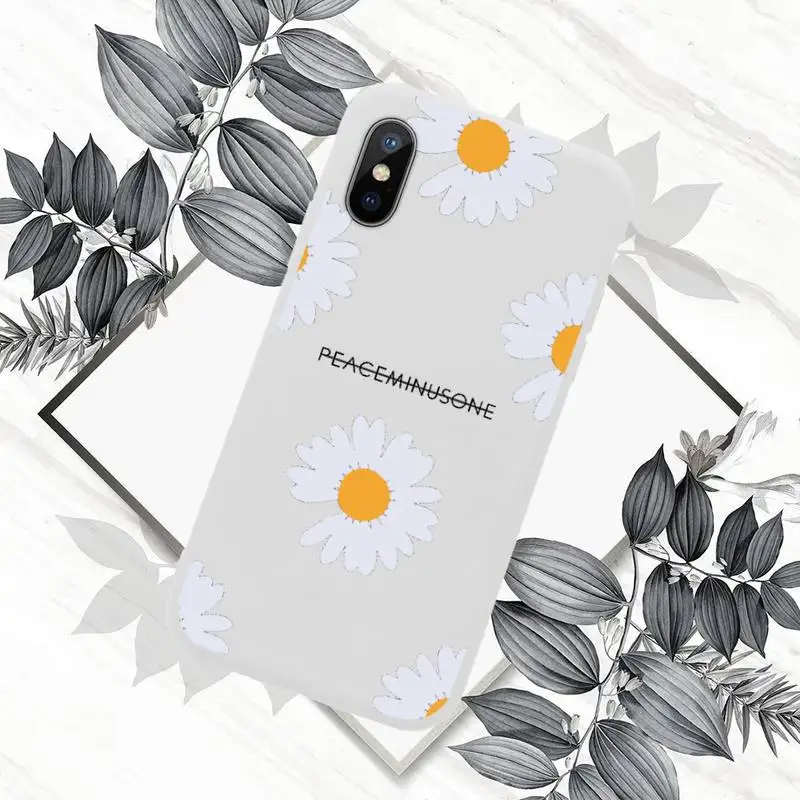 

Black White Flower Daisy Phone Case Candy Color for iPhone 6 7 8 11 12 s mini pro X XS XR MAX Plus