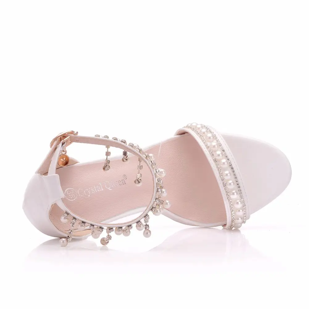 Женские босоножки на тонком каблуке 11 см украшенные стразами и жемчугом вечерние