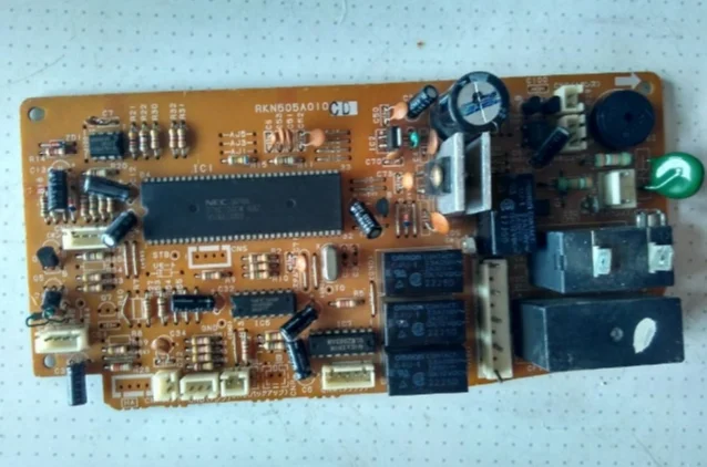 Компьютерная плата для кондиционера RKN505A010 CD, работает исправно, 95% новая.