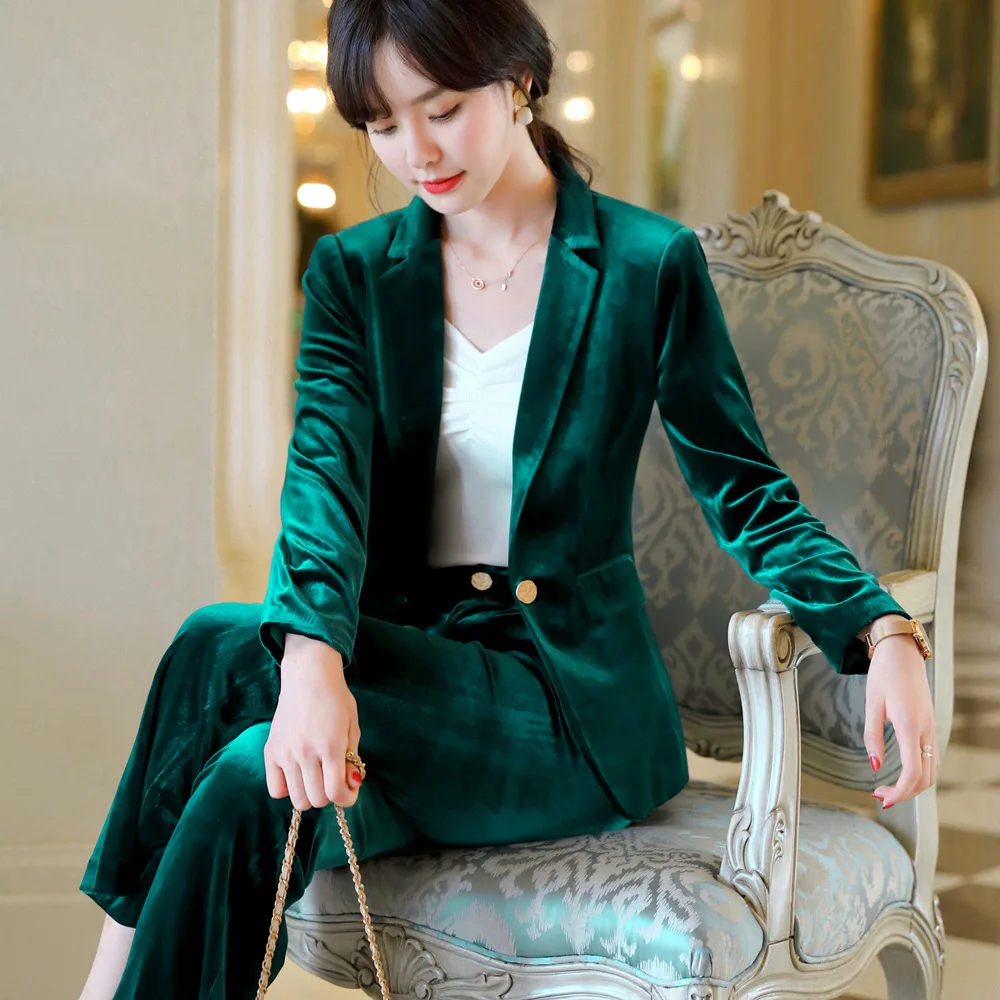 Женский бархатный костюм золотистого цвета осенне-зимний с длинными рукавами в