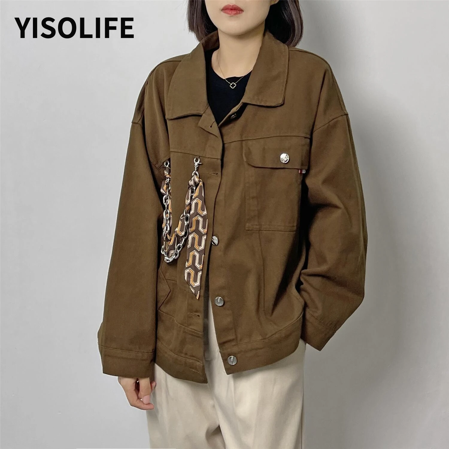 

Женская одежда YISOLIFE, однотонное джинсовое пальто с украшением цепей, свободная Корейская версия, темпераментная куртка для женщин на осень ...