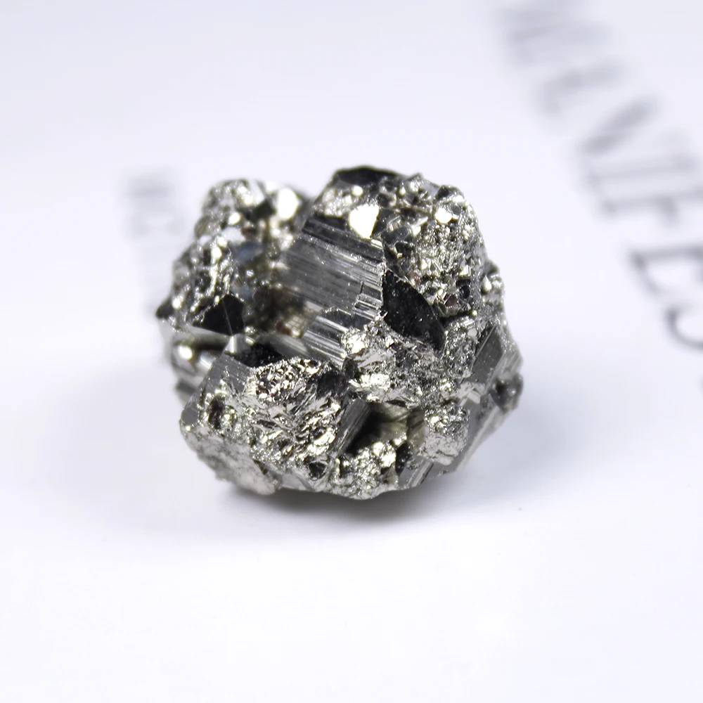 Натуральный хрустальный халкопирит минеральный кристалл пиритовое сырье