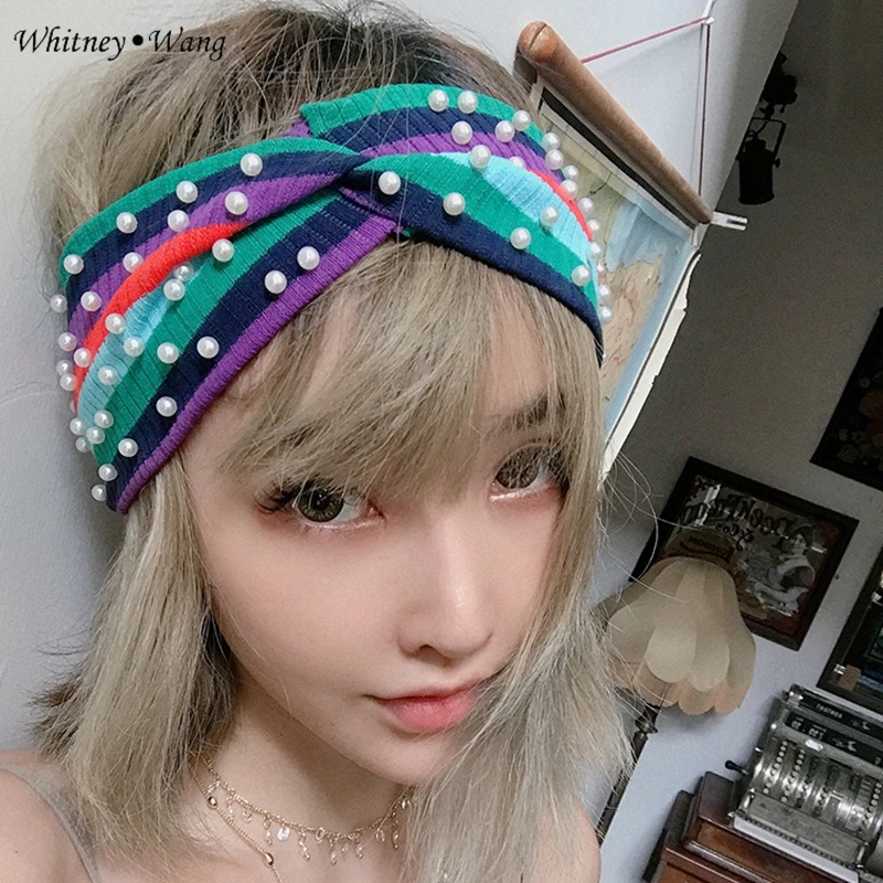 Женская повязка на голову с жемчужинами и радужными полосками |