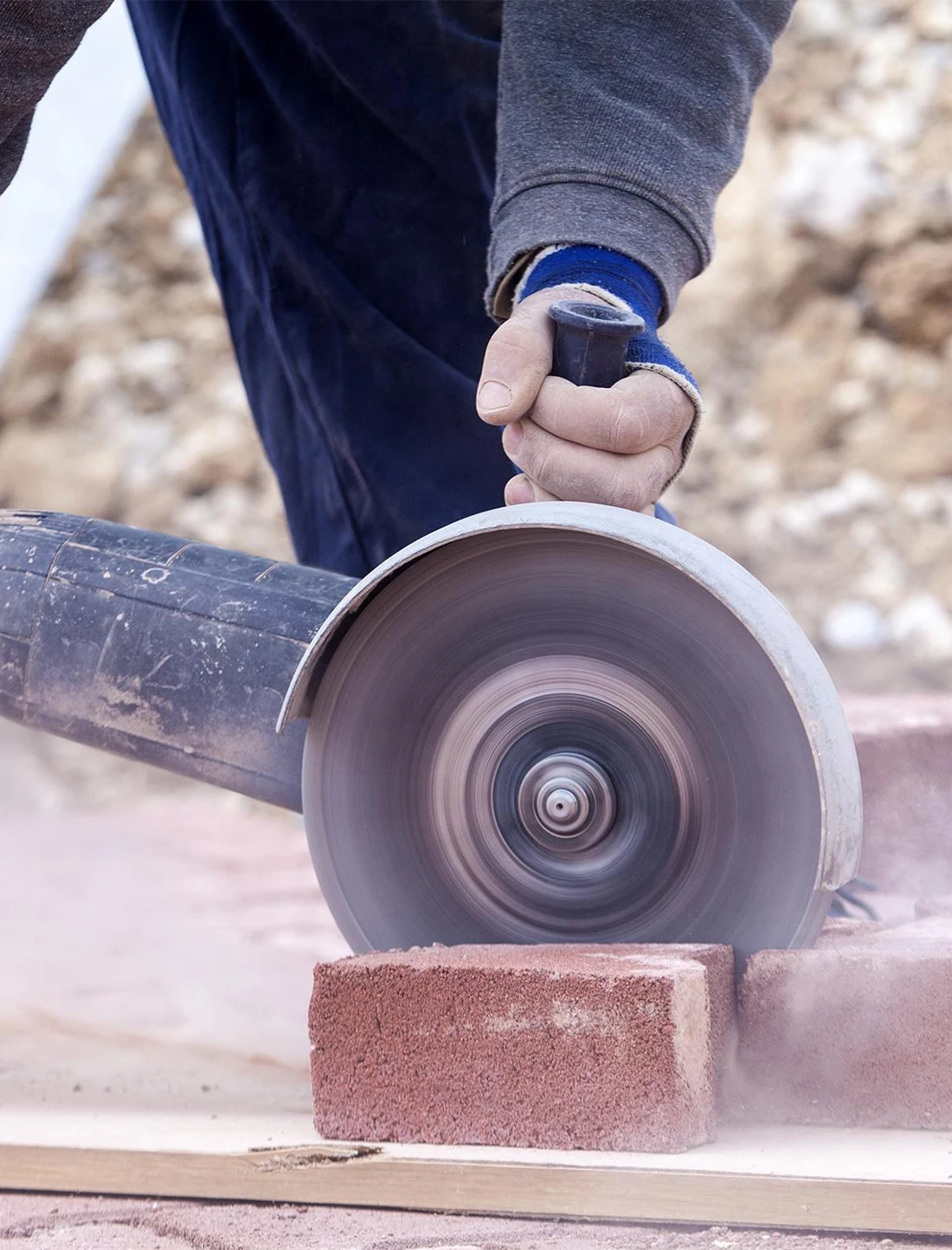 Пилить бетон болгаркой. Болгарка для резки бетона без пыли. Пилить бетон болгаркой. Пилить бетон болгаркой. Болгарка для резки бетона.