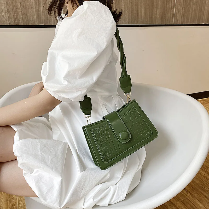 

2020 women's Fashion Shoulder bag Crocodile pattern Armpit bag PU Leather saddle bag Women's Designer Handbag FTB253