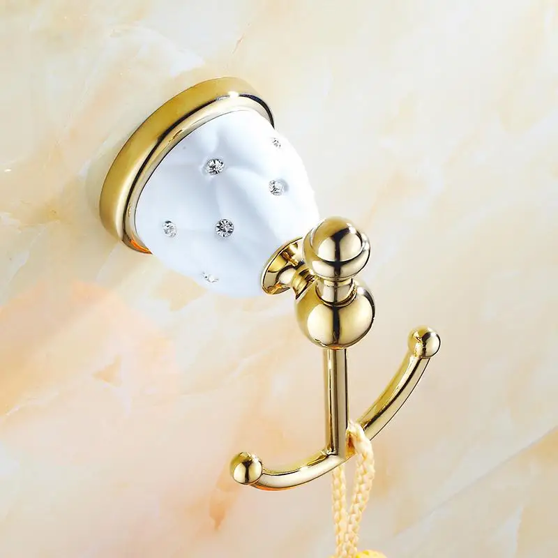 Настенный держатель для полотенец золотистого цвета латунь и бриллиант |