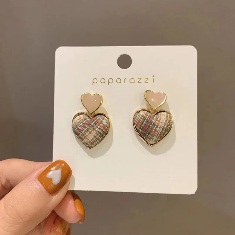 

Grid heart-shaped fashion earrings Joker commuter temperament earrings