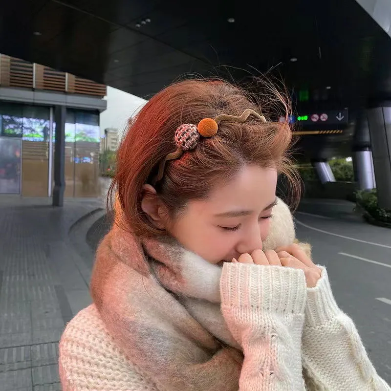 

Женская бархатная повязка для волос, винтажная цветная повязка на голову с круглой пуговицей, украшение для волос в стиле ретро, модные аксе...