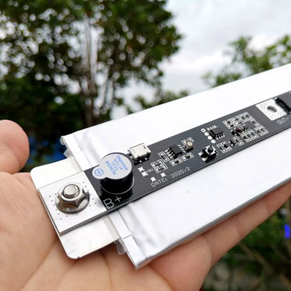 

Mini Spot Accurate Low Voltage Household 3.7V 4.2V PCB DIY Nickel Strip Practical Battery Charging Control Module Safe