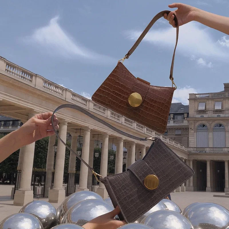 Винтажная сумка аллигатора с металлической круглой пряжкой на плечо кожаная