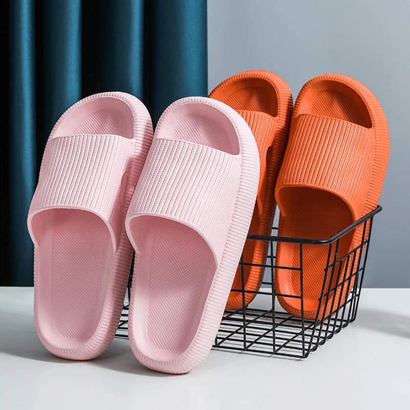 Шлепанцы женские на толстой платформе Нескользящие дышащие мягкие сланцы ЭВА