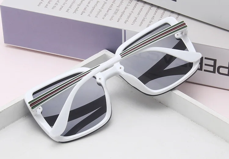 

2021 Oversized square Sunglasses Women Retro Sunglasses Women Brand Vintage Glasses Women/Men Designer Oculos De Sol Feminino
