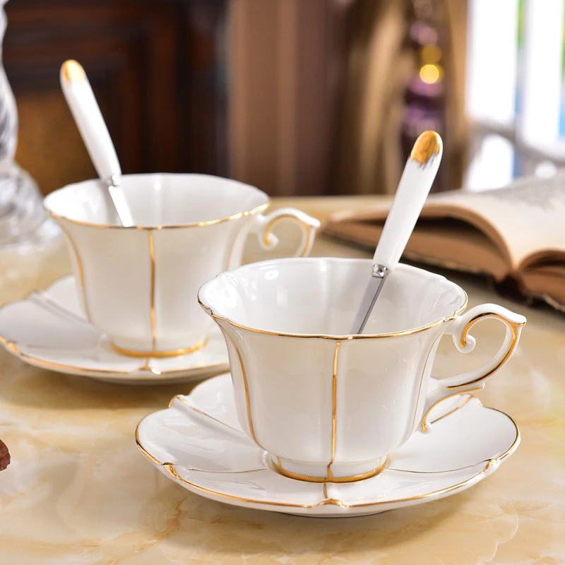 Высококачественный набор чашка чая, блюдце, ложка из костяного фарфора для кофе в кафе, элегантный продвинутый фарфоровый чайник в подарок на свадьбу.