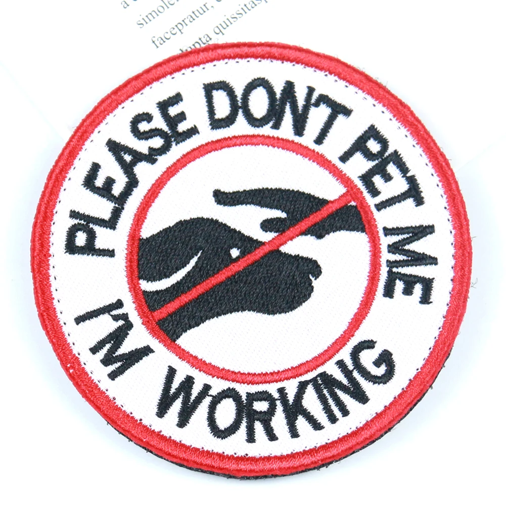 Не обслуживающий домашних животных рабочий собачий слоган крючок и петлевые