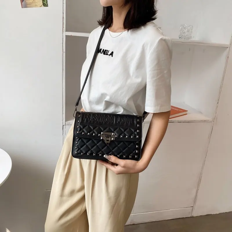 

Designer Women's Rivet Lock Shoulder Bag Diamond Lattice Crossbody Bag Clamshell Small Square Bag Female Luxury Shopper Handbags