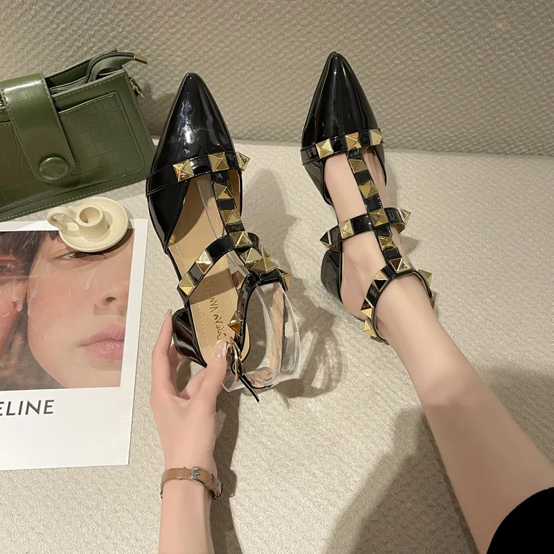 

Босоножки женские летние новые модные женские сандалии 2021 однотонные универсальные удобные остроносые сандалии повседневные на высоком к...