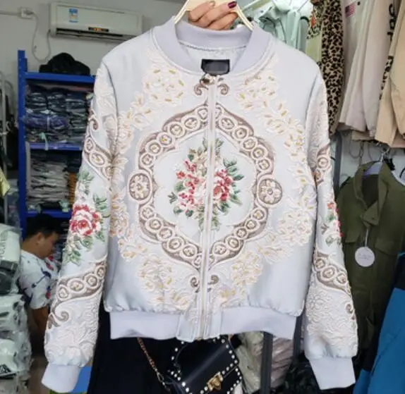 light blue Осенняя роскошная женская куртка с вышивкой в стиле ретро дворца, украшенная бусинами - Цвет: light blue