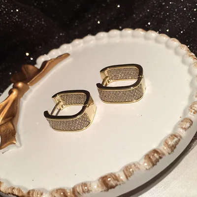 

Earrings Women's 925 Silver Needle Geometric Square Personality Metal Cold Wind Simple And Compact OL Tide Flash Ear Buckle Type