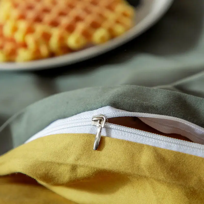 

Dark Green and Yellow 100%Cotton Solid Color on Both Sides of Different Colors Student Single Bed Sheet Three-piece Suit