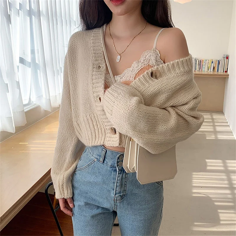 

Women's rough cut knitted cardigan, loose neck sweater and Purple Button knitted jacket in autumn and winter 2020