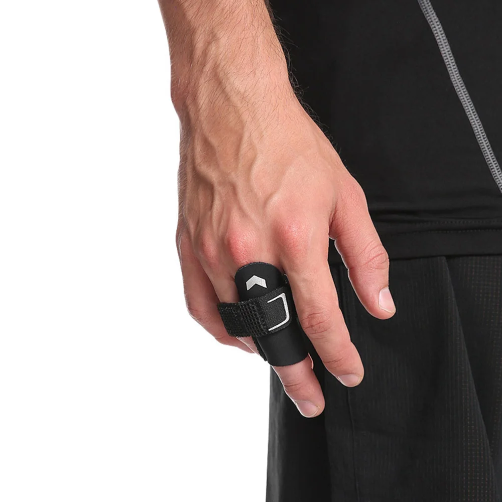 

Finger Guard Protector Support Flexible Professional Outdoor Protection Finger Cover for Volleyball Basketball Size Black