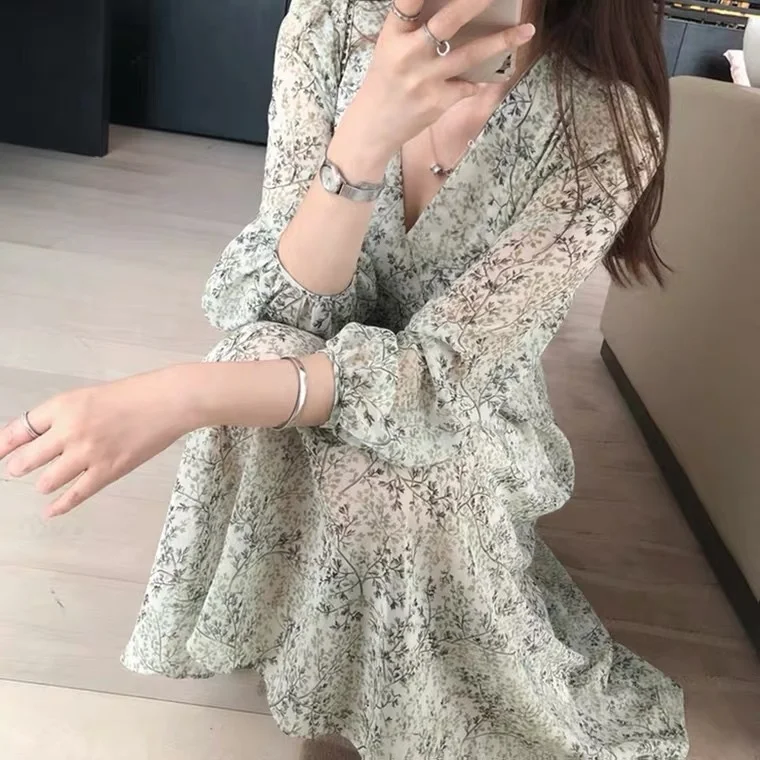 

Женское шифоновое платье с V-образным вырезом и цветочным принтом